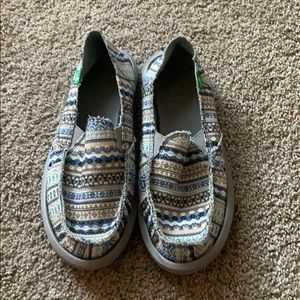 Sanuks size 6